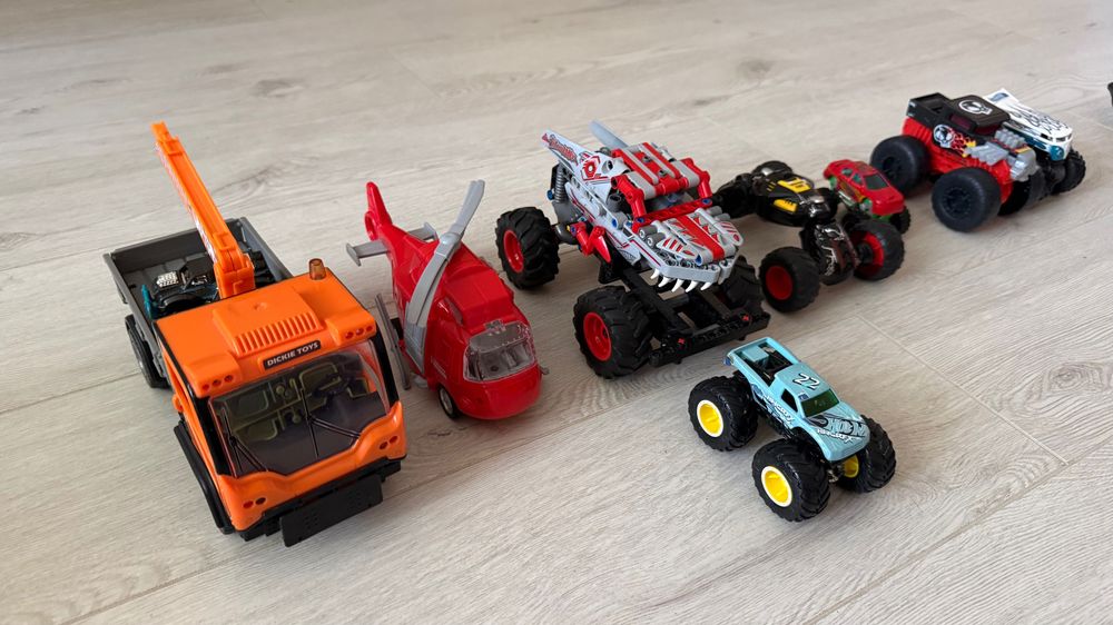 Набор monster trucks, вертолёт и спецтехника