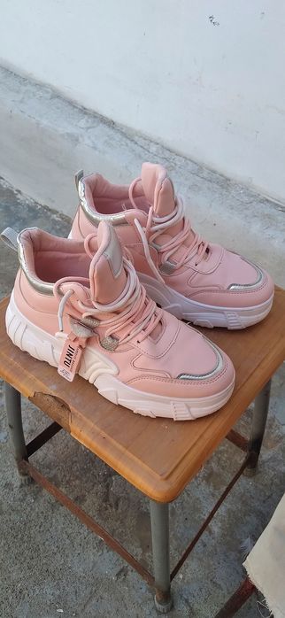 Кроссы на высокой подошве