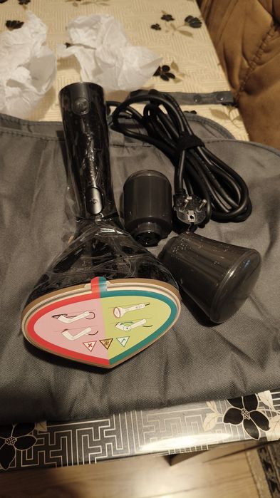 Aparat de calcat vertical cu aburi  Philips  serie 7000