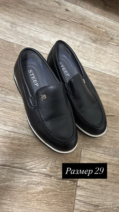 Отдам бесплатно обувь на мальчика