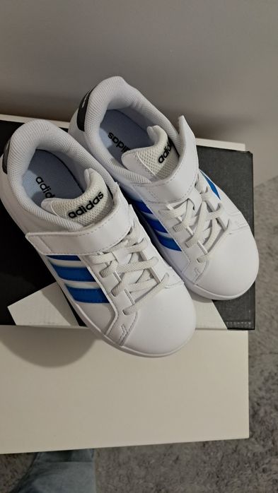 Чисто нови маратонки детски adidas
