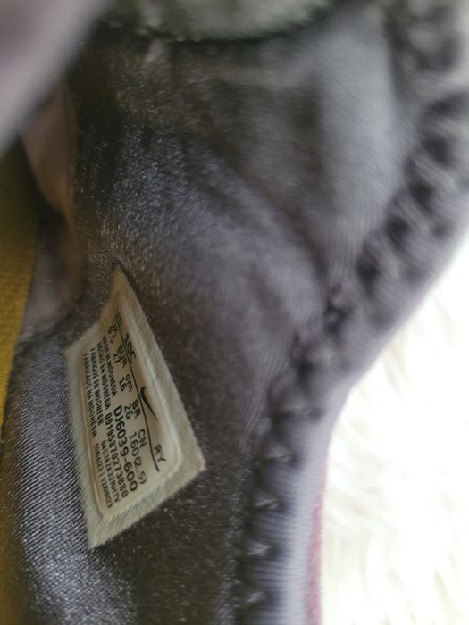 Розови маратонки NIKE за момиченце 27 номер  и розови кроксове  26 ном