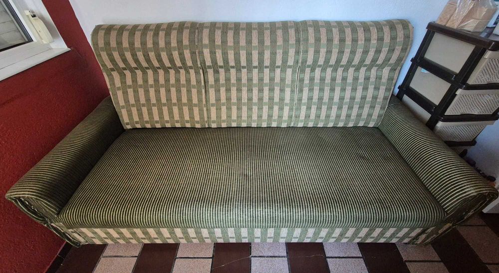 Разтегателен диван