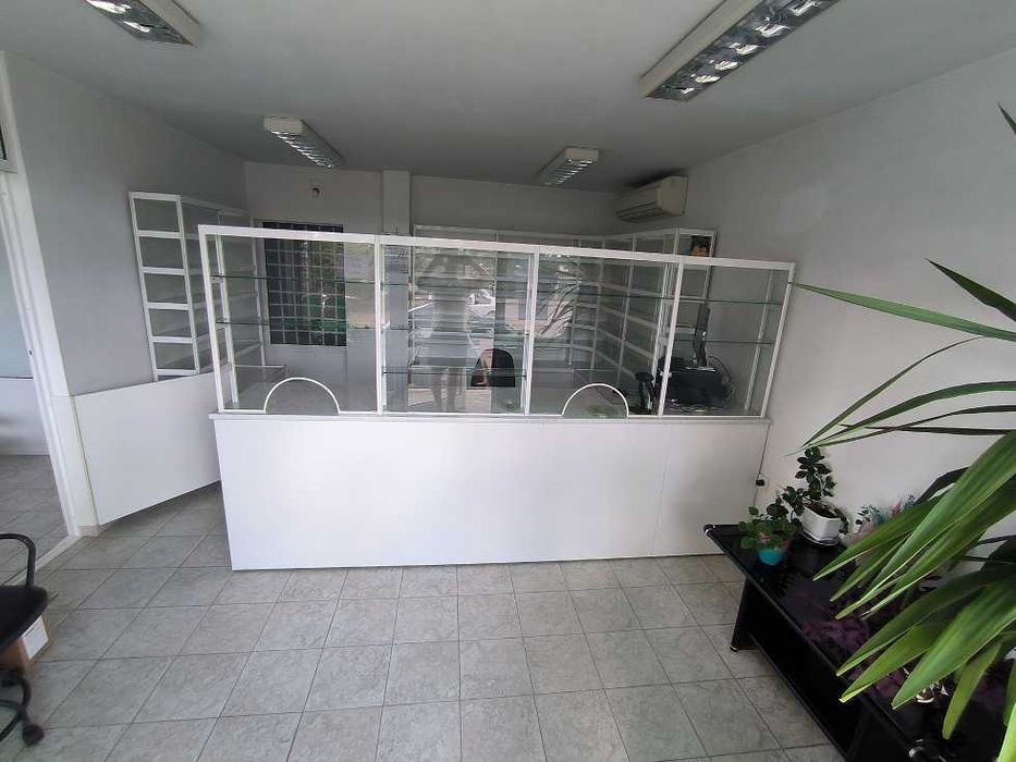 Дава се под наем Магазин в Карлово - 55 кв.м за 275 € - Снимка #2