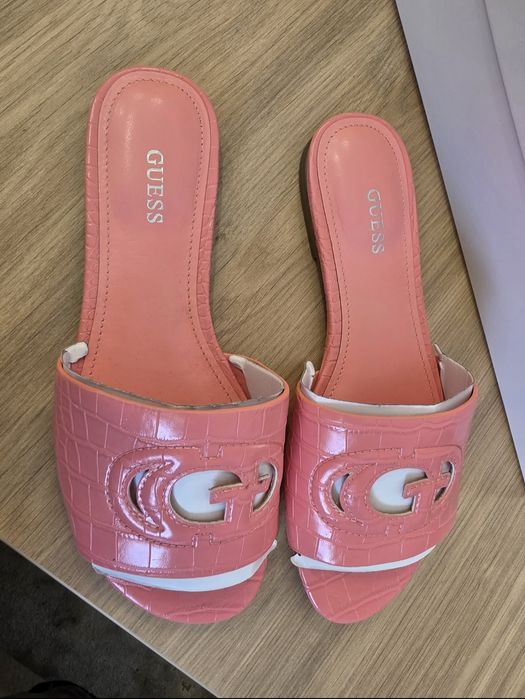 Чехли Guess търсят пепеляшка :)