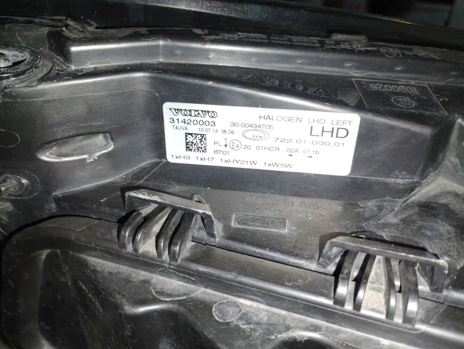 Vând Far stânga Volvo V40 halogen LHD full impecabil