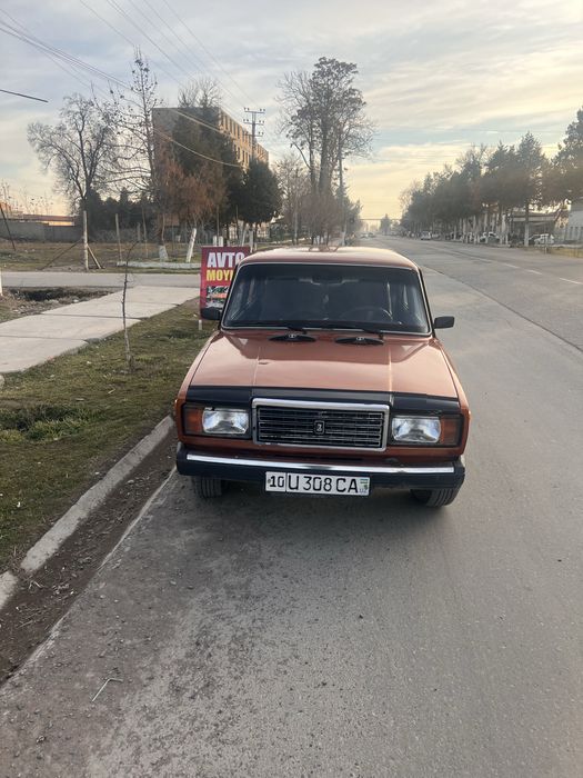 Vaz 21 07 rangi sariq benzinda yuradi yurishi yaxshi