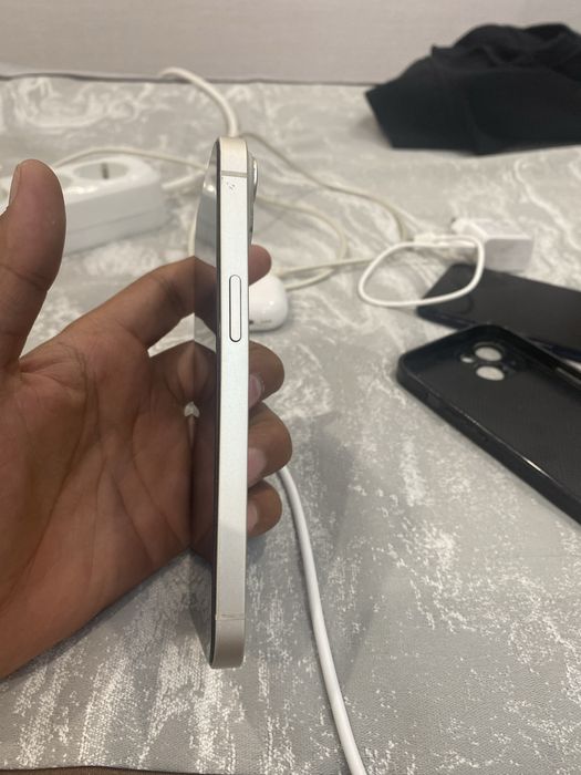 Apple iPhone 14  хорошом состояани  eSIM