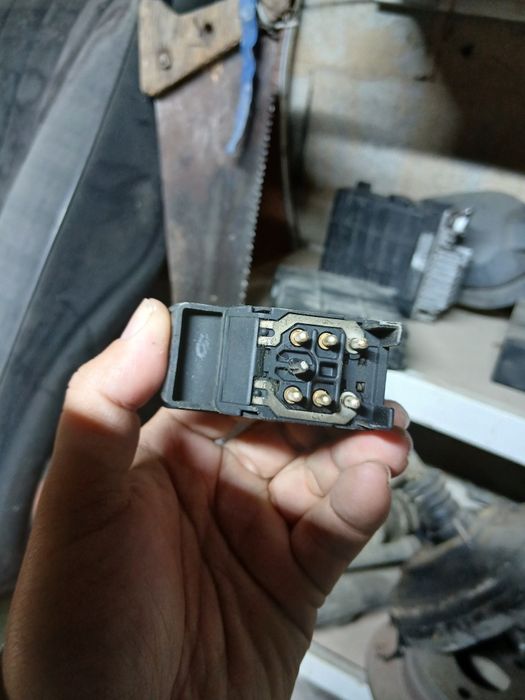 Кнопка от электро люка мерс 190