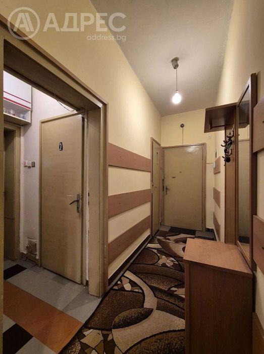 Тристаен апартамент, Център, 82 кв.м., ет. 2/4, тухла