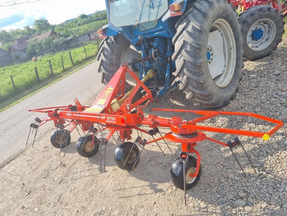 Grebla intors fanul rasfirat iarba Kuhn GF 3701