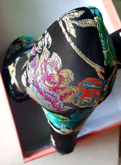 Pantofi toc broderie florala 37