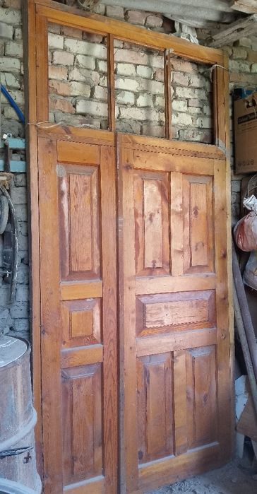 Деревянные дверь