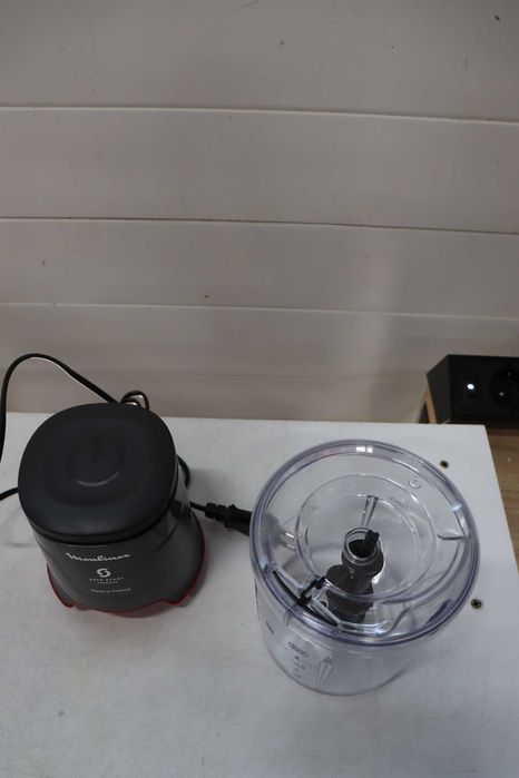 Електрическа чопърка Moulinex Easy Press AT740H с мощен 600W мотор, 4 остри ножа от неръждаема стомана, капацитет 500 мл, лек ДЕФЕКТ!