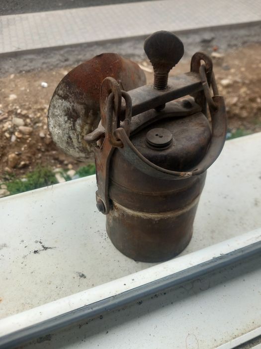 Стара миньорски карбидна лампа