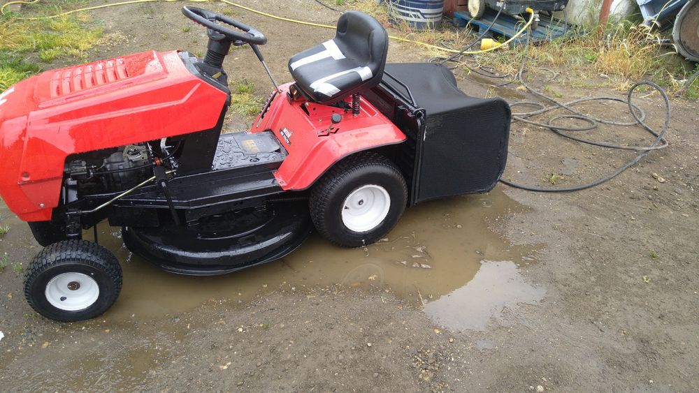 Tractoraș de  gazon MTD