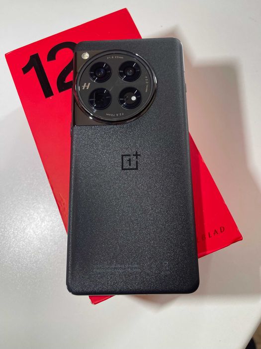 Oneplus 12. RAM 16 GB / 512 Перфектен Като Нов e-sim