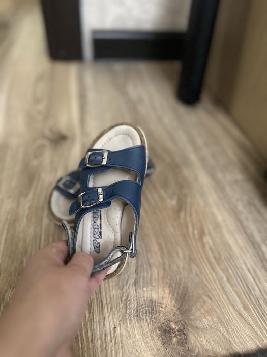 Продам сандалики