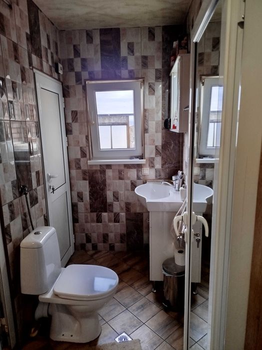 Продавам двустаен апартамент,център