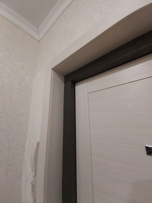 Установка входных дверей.