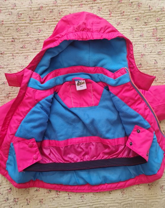 Продам лёгкую курточку на девочку
