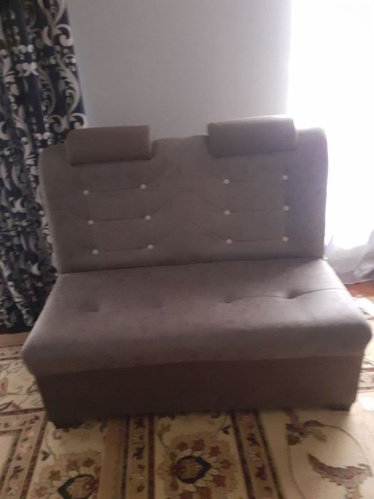 Divan sotiladi yangi