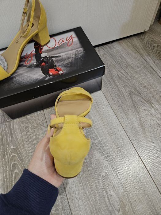 Дамски сандали, чисто нови