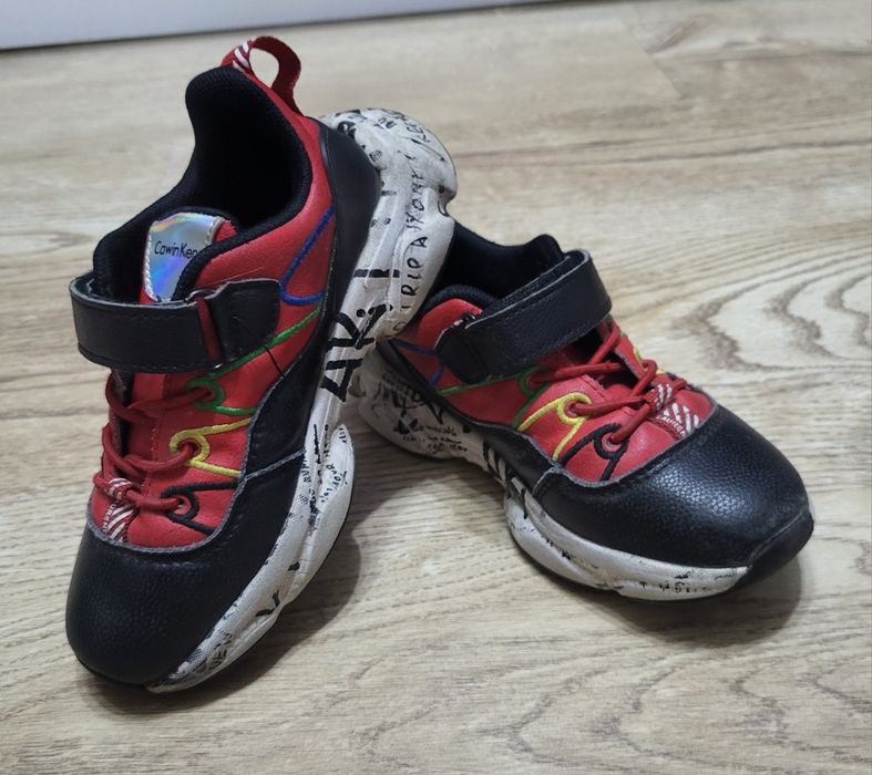 Кроссовки детские