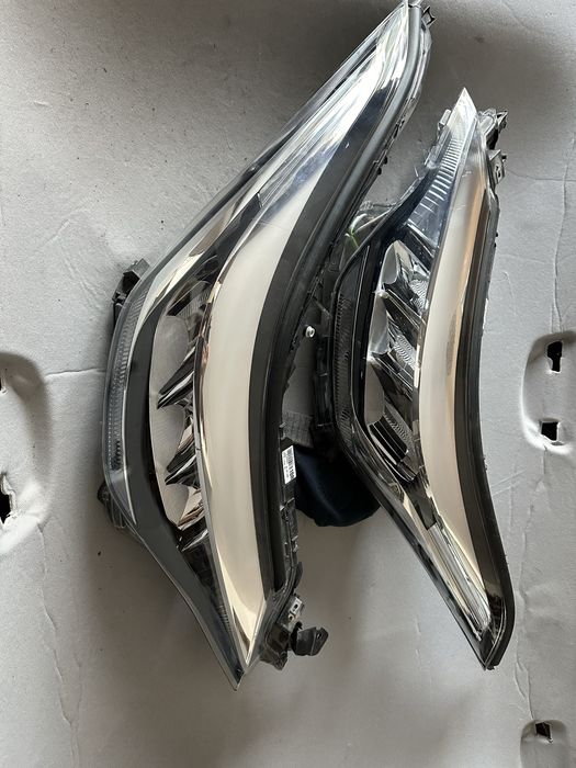 Faruri stânga dreapta fuul led toyota chr.81110-f4280-00.