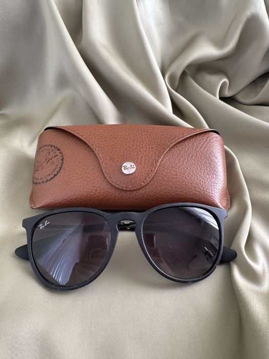 Слънчеви очила Ray-Ban Erika и калъф
