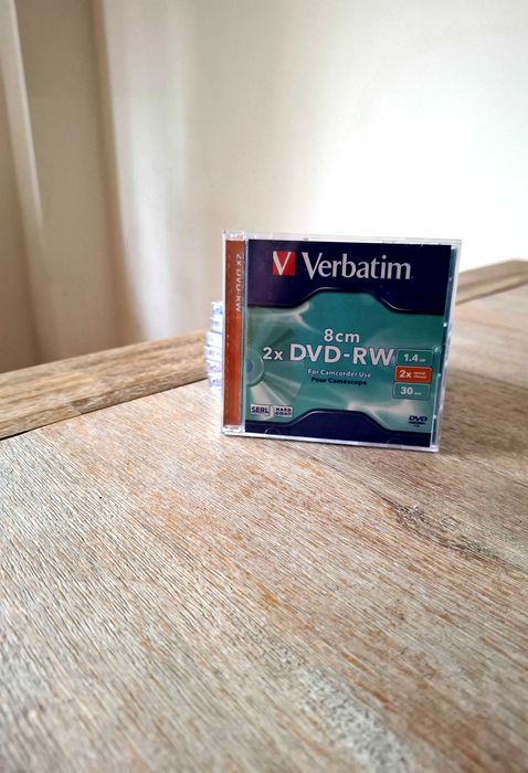 Vand cd-uri goale de 1.4gb