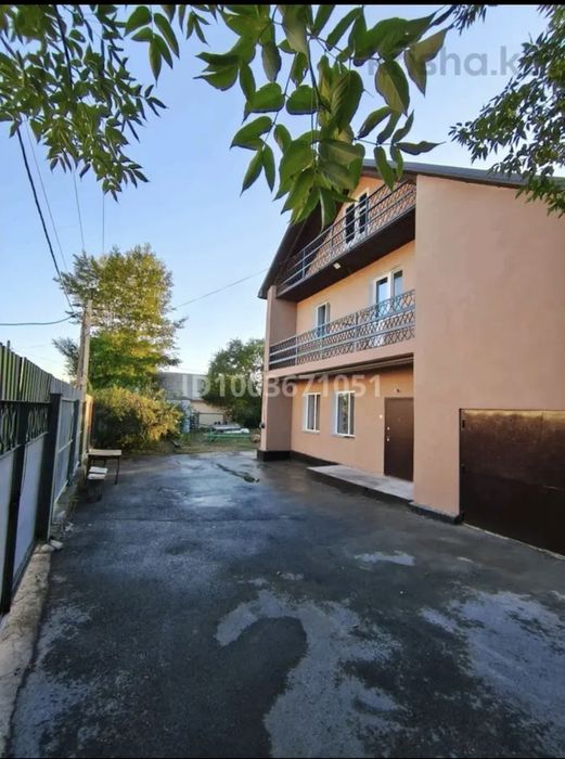 Продам двухэтажный дом