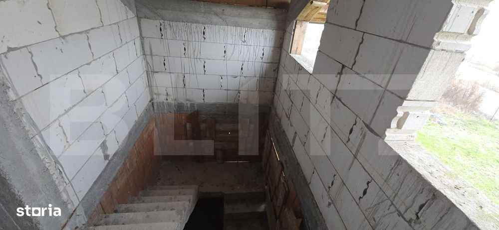 Casa la rosu, P+M, 4 camere, 400 mp teren, Simnicul de Jos