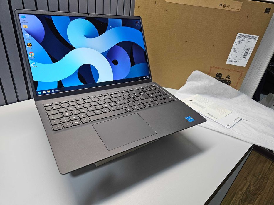 ПРОДАМ Dell Vostro 15/3530 Ноутбук Core™i3-1305U/8GB/512SSD/15.6"iPSFH