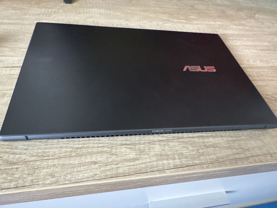 Leptop ASUS ZenBook 1 TB i5