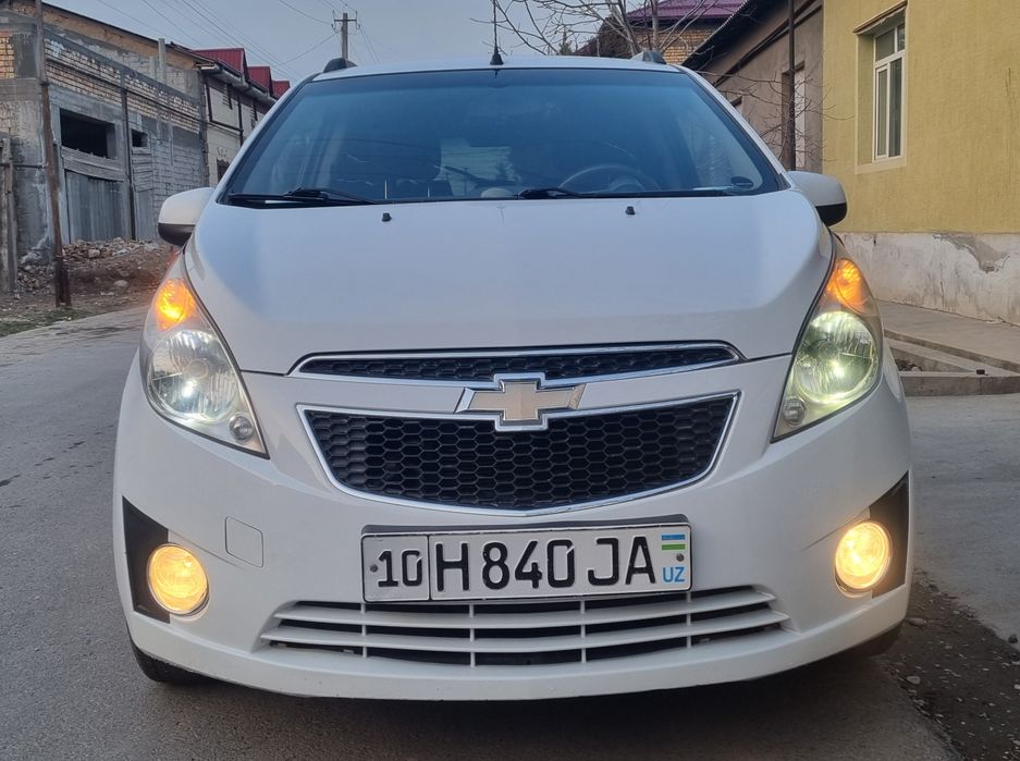 Chevrolet Spark oq rangli 3 pozitsiya