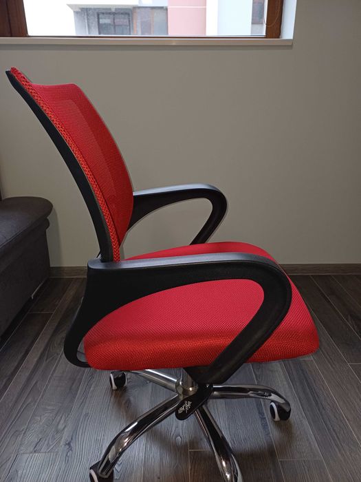 Офис стол – купен на 28.04.2025 г. за 150 лв. с ганрацнионна карта