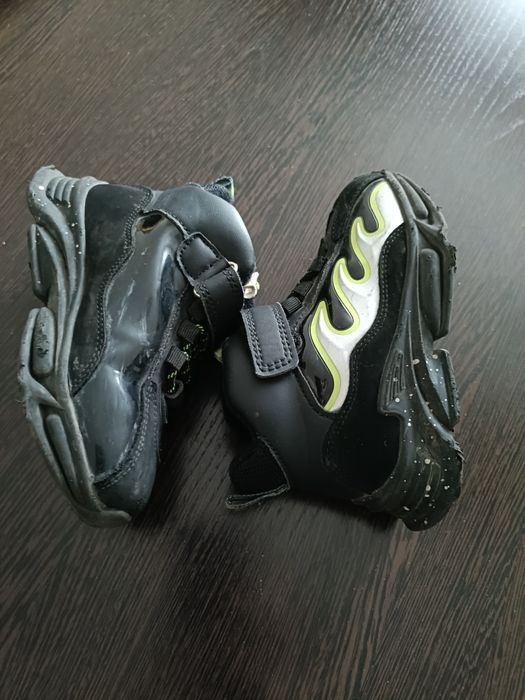 Продам кроссовки для мальчика