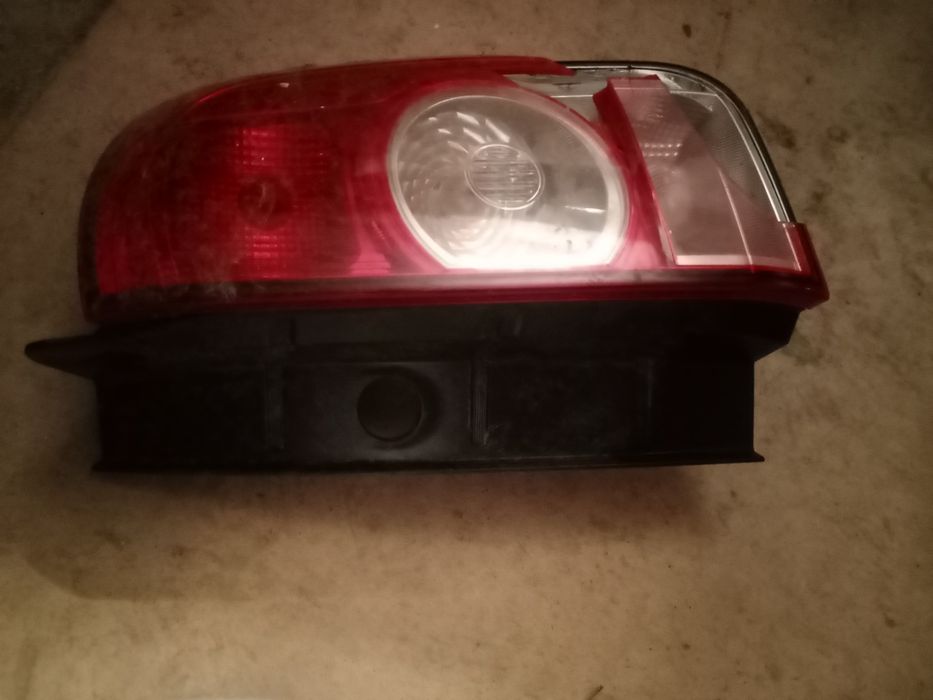 В продаже задняя фара Рено Дастер