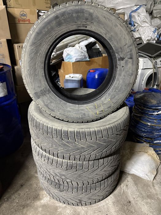 Продам шины от Nokian Прадо 150