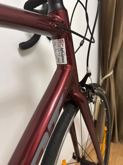 Продам шоссейный велосипед Giant Contend 1