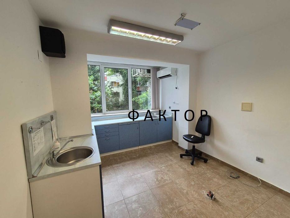 Дава се под наем Офис в Пловдив, Център - 100 кв.м за 612 € - Снимка #1