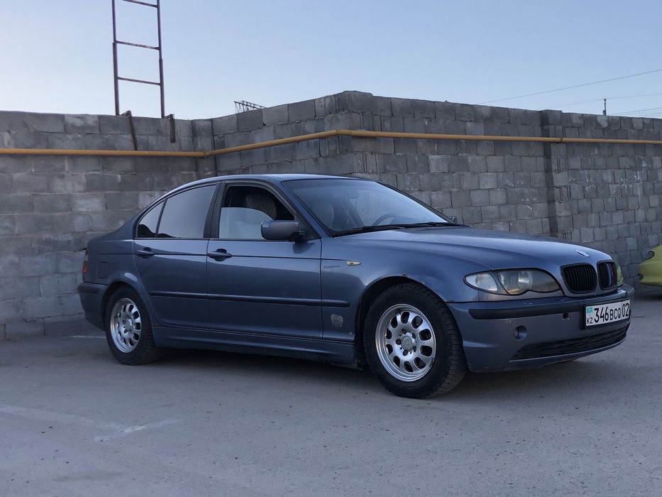 Продам машину BMW 3 2001 года