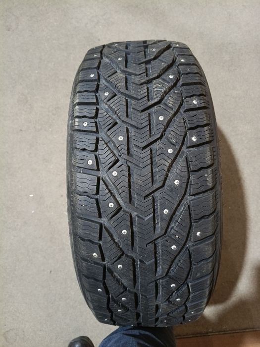 Колесо шипованое