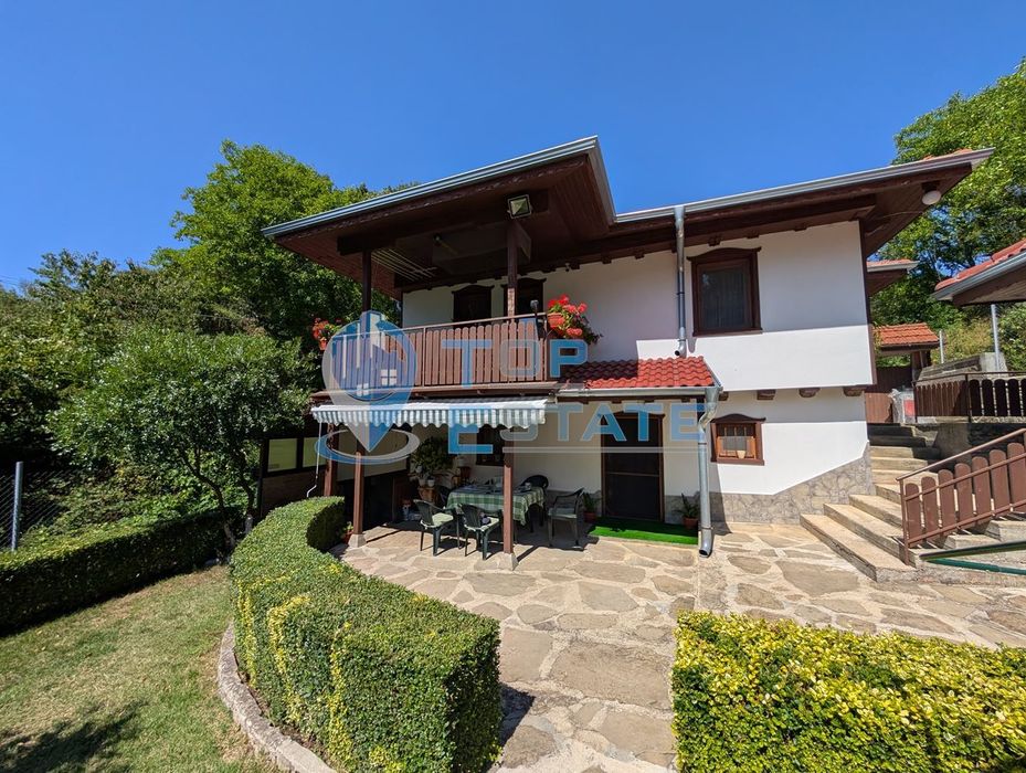 Реновирана двуетажна къща в Тревненския балкан