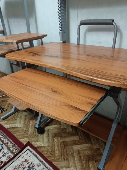 Продам компьтерный стол