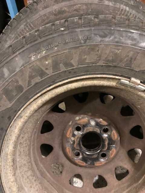 Евтини гуми с джанти 13 цола.  2 бр. от 2004 и 2 бр. от 2017 год.