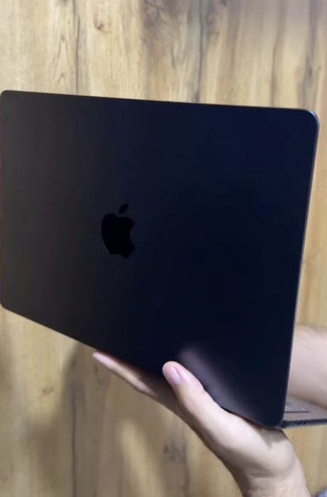 Macbook Air M4 13.6inch. 16/256gb 9sikl. 100%
