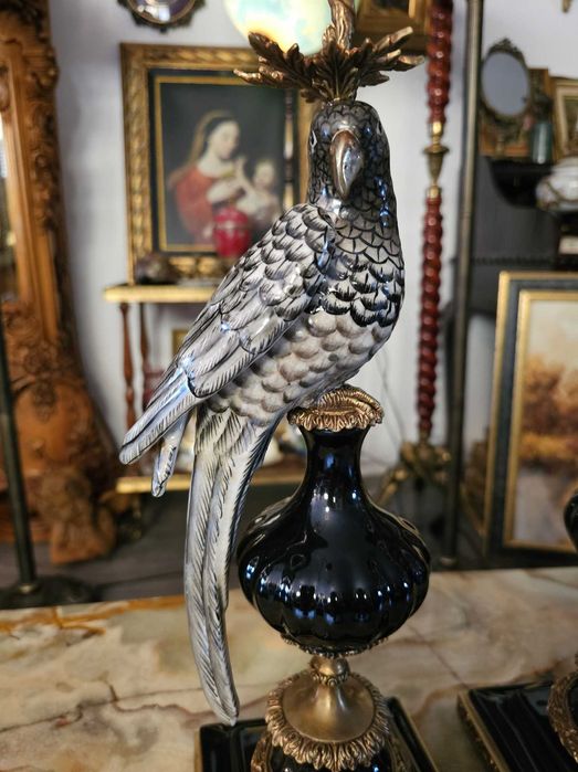 Pereche de sfesnice din porțelan cu ornamente din bronz,