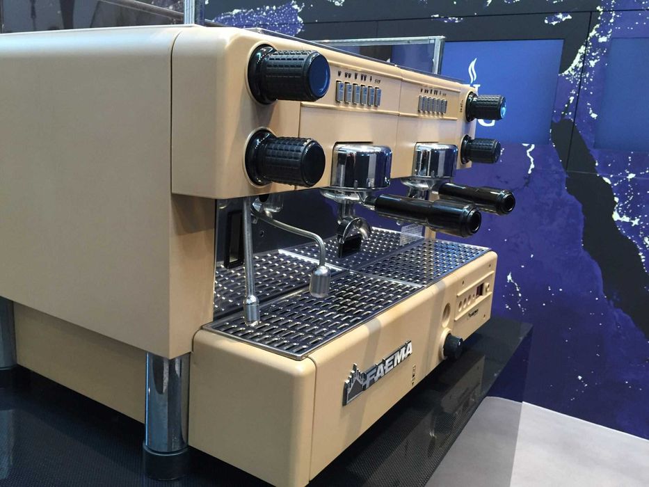 Професионална кафемашина FAEMA Tronic на ток и газ